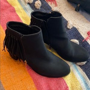 Perfect Fall Tassle Booties!